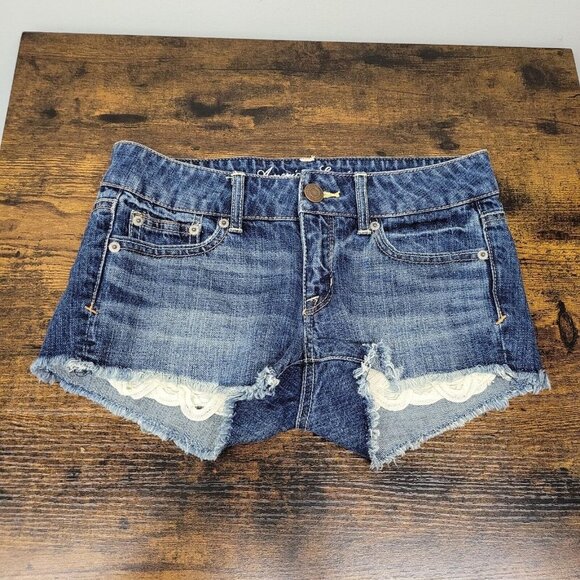 American Eagle Women’s Denim Lace Shorts AEO Size 0 Pockets Frayed Raw Leg Hem - Picture 2 of 12